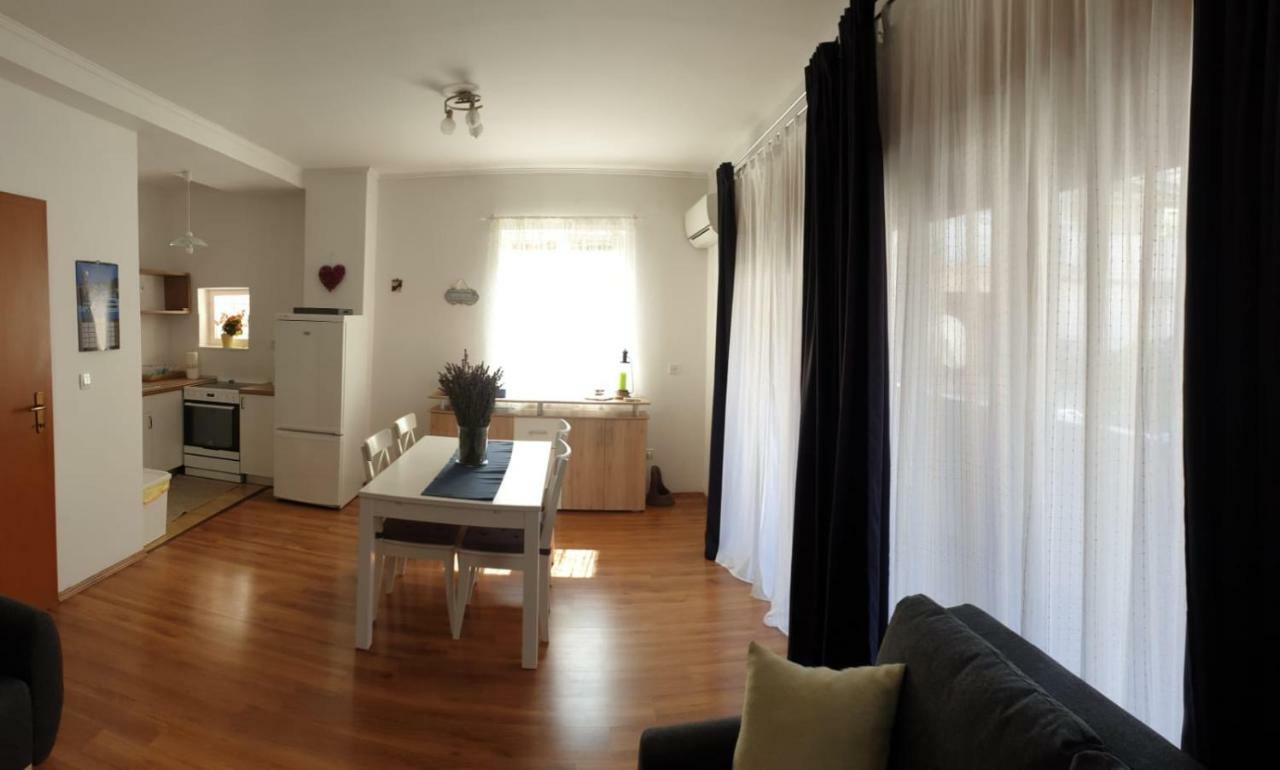 Central, Spacious, Great View Χβαρ Εξωτερικό φωτογραφία